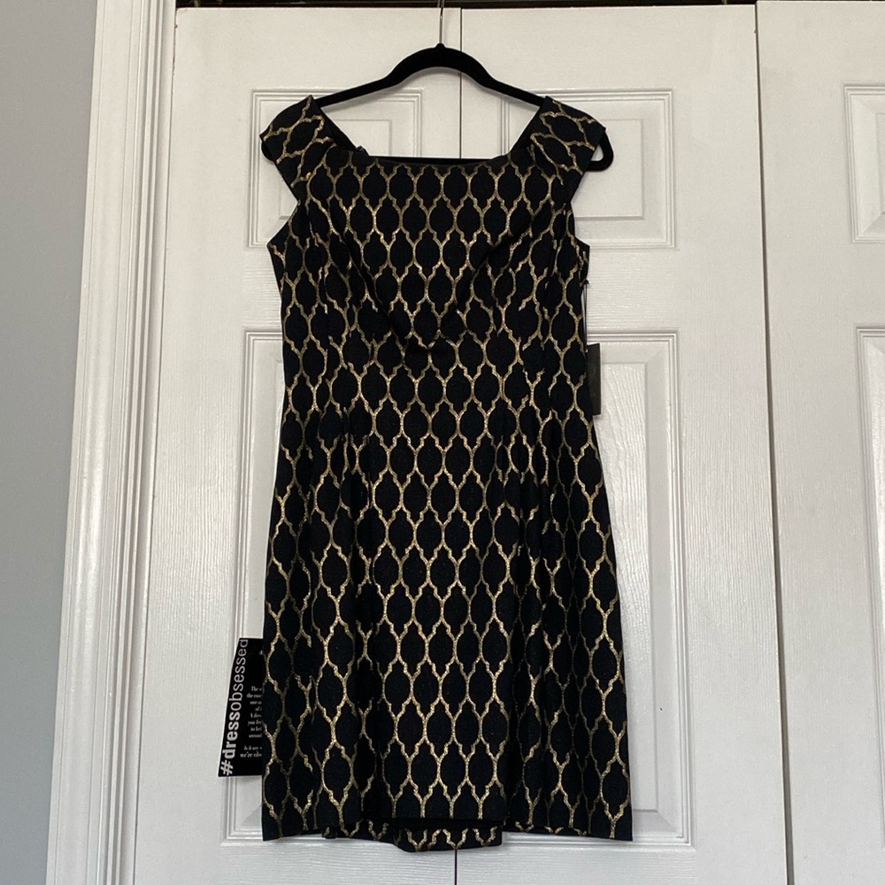 Vince Camuto cocktail dress never been worn and in great condition.